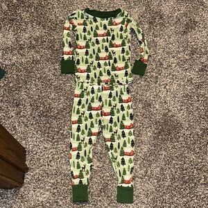 The Honest Company Festive Green and Red Kids Pajama Set